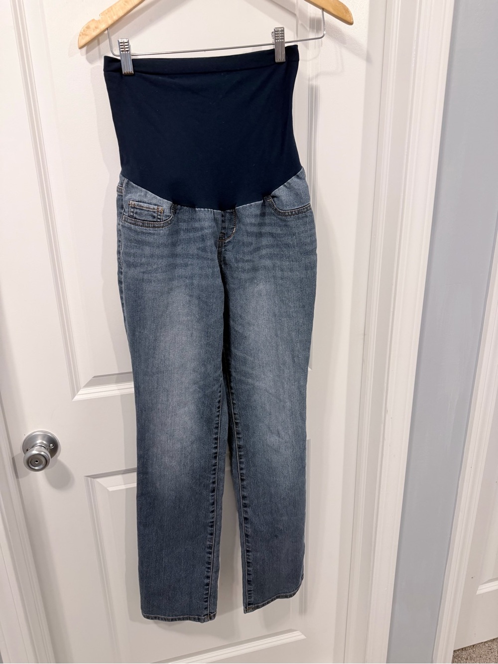 Women's Maternity Straight-Leg Jeans
